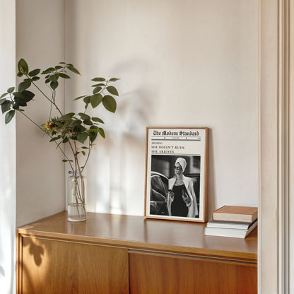 Contemporary fashion wall decor with elegant female portrait